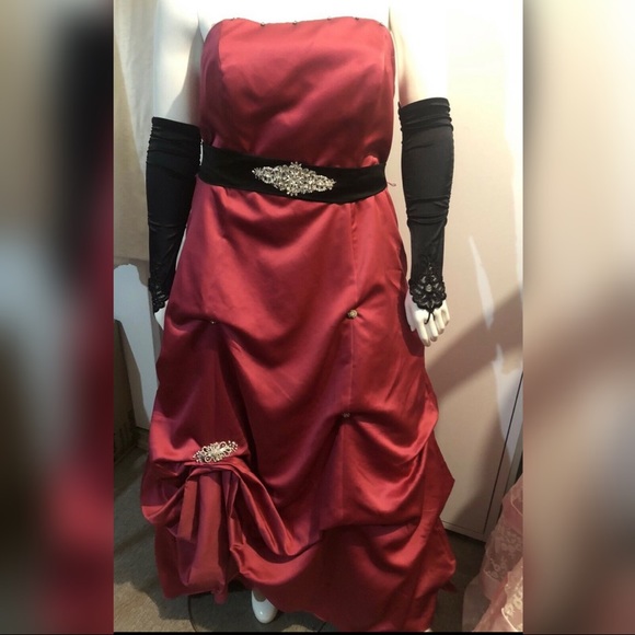 Prom dress - Picture 1 of 7